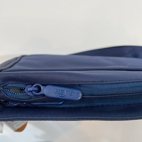 Heys Travel HiLite Crossbody Bag Navy RFID Shield Tablet Sleeve NWT - Picture 9 of 13